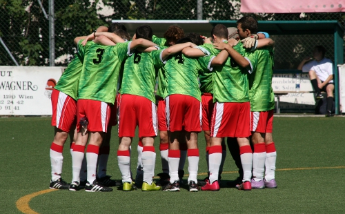 Unsere Mannschaft schwört sich auf das Spiel ein.